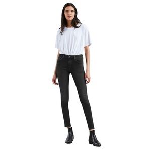 Levi’s 721 High-Rise Skinny Jeans Black